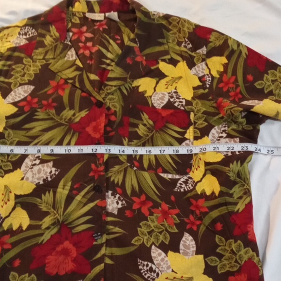Erika Woman Floral Tropical Print Button Front V-neck Collar Size 1X - Picture 6 of 8